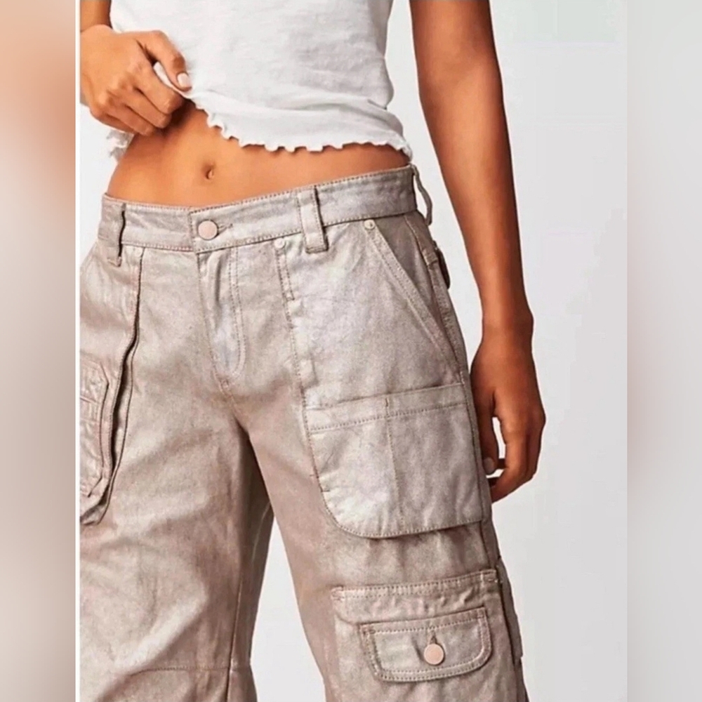 We the Free Lap of Luxury Low Rise Barrel Horseshoe Cargo Coated Pants 26 - Picture 2 of 14